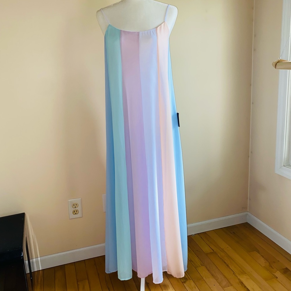 Beautiful pastel Lulus dress